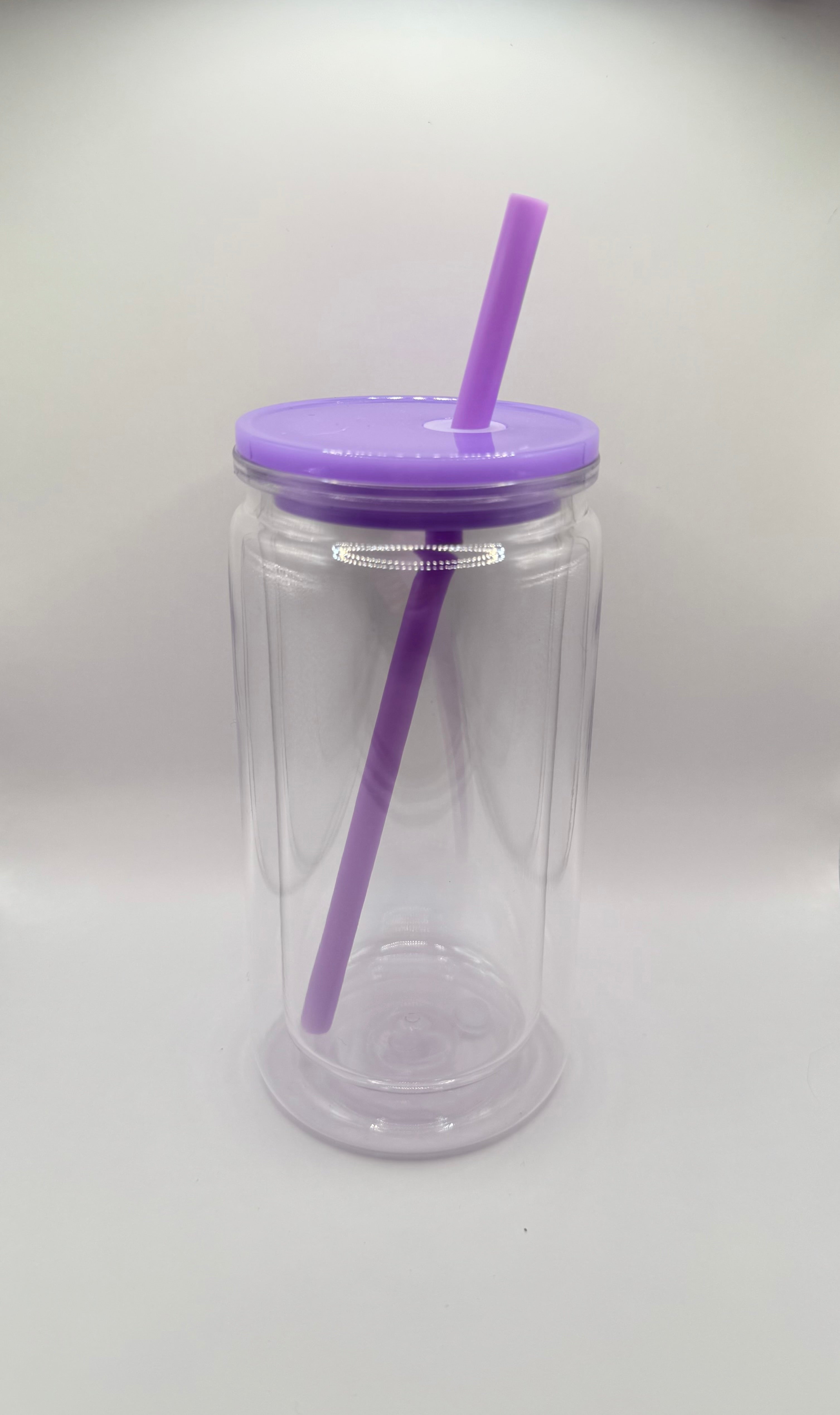 Lila -Doppelwandiger Kunststoffbecher